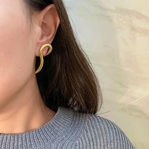 Jennifer fisher single swirl earring